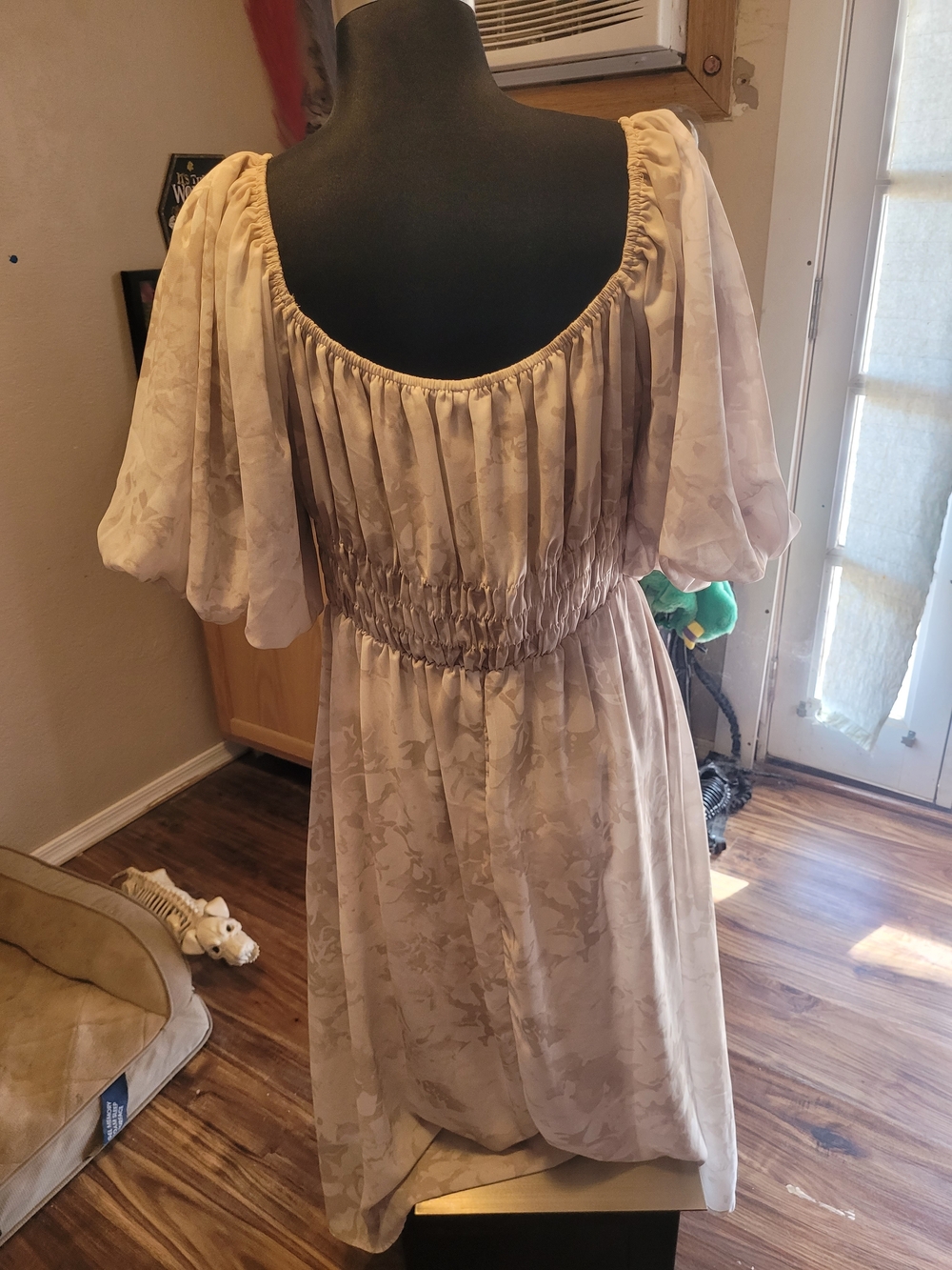 Dazy Cream Floral Puff-Sleeve Maxi Dress